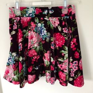 Kidpik velvet skirt- Adorable!